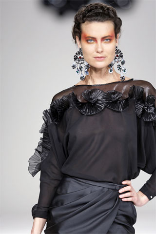 vr-ruffled-neckline2